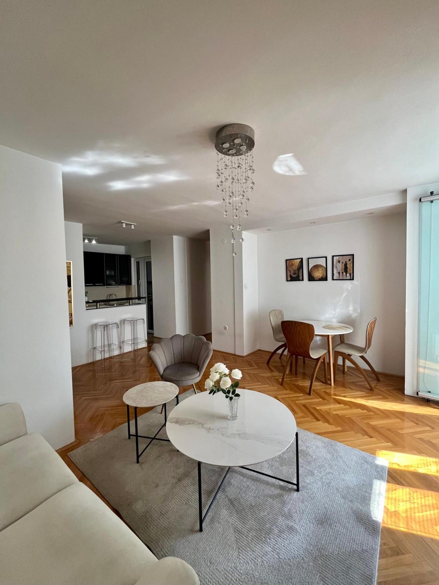 Ruby Luxury Central Apartment سكوبجي المظهر الخارجي الصورة